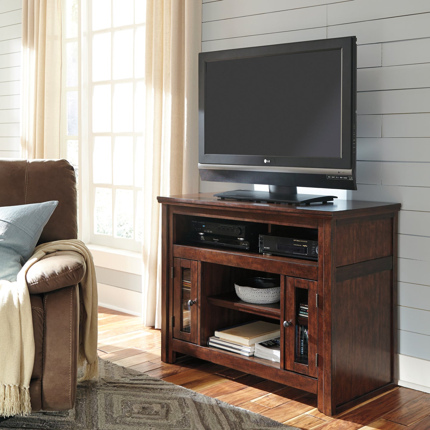 Harpan Accent Cabinet